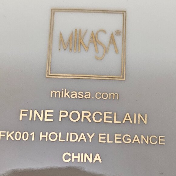 Mikasa Fine Porcelain FK001-202 Holiday Elegance Carolers Wall Plaque 6.5” - Picture 9 of 15